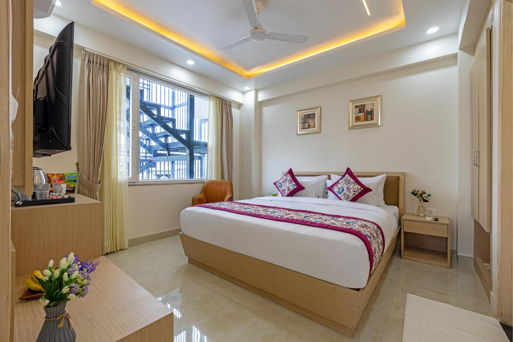 Deluxe Room at Aurelis Hotel By RMR